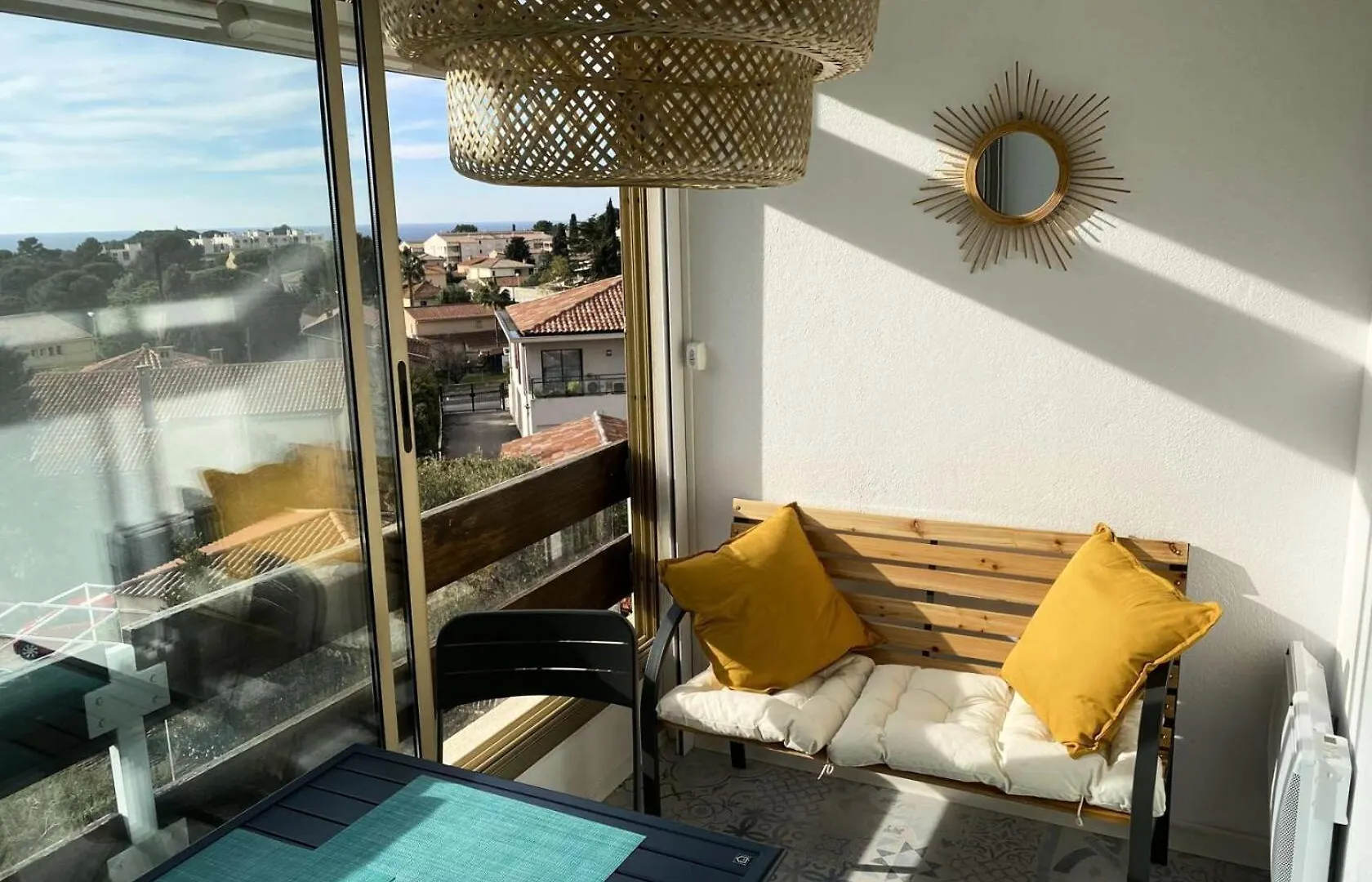 Residence Porquerolles - Joli T1 A Bandol Avec Vue Petite Vue Mer Mae-8734 0*,  France