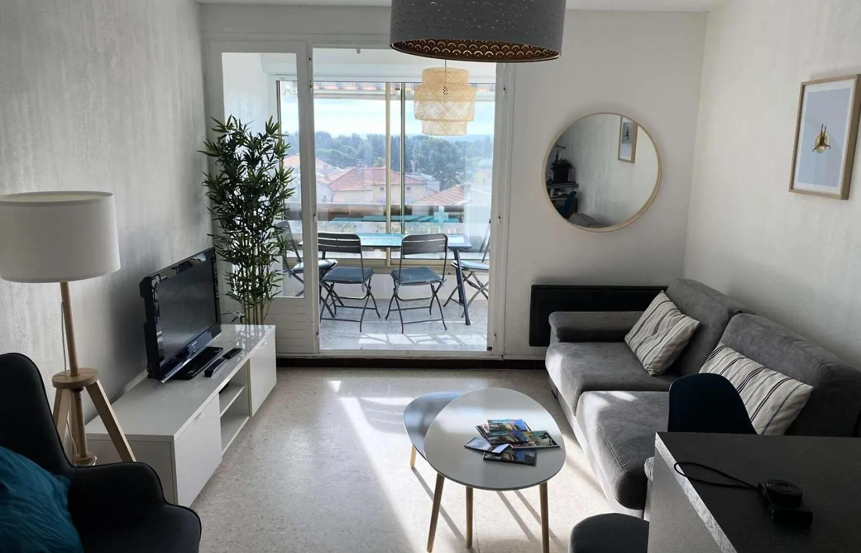 Residence Porquerolles - Joli T1 A Bandol Avec Vue Petite Vue Mer Mae-8734